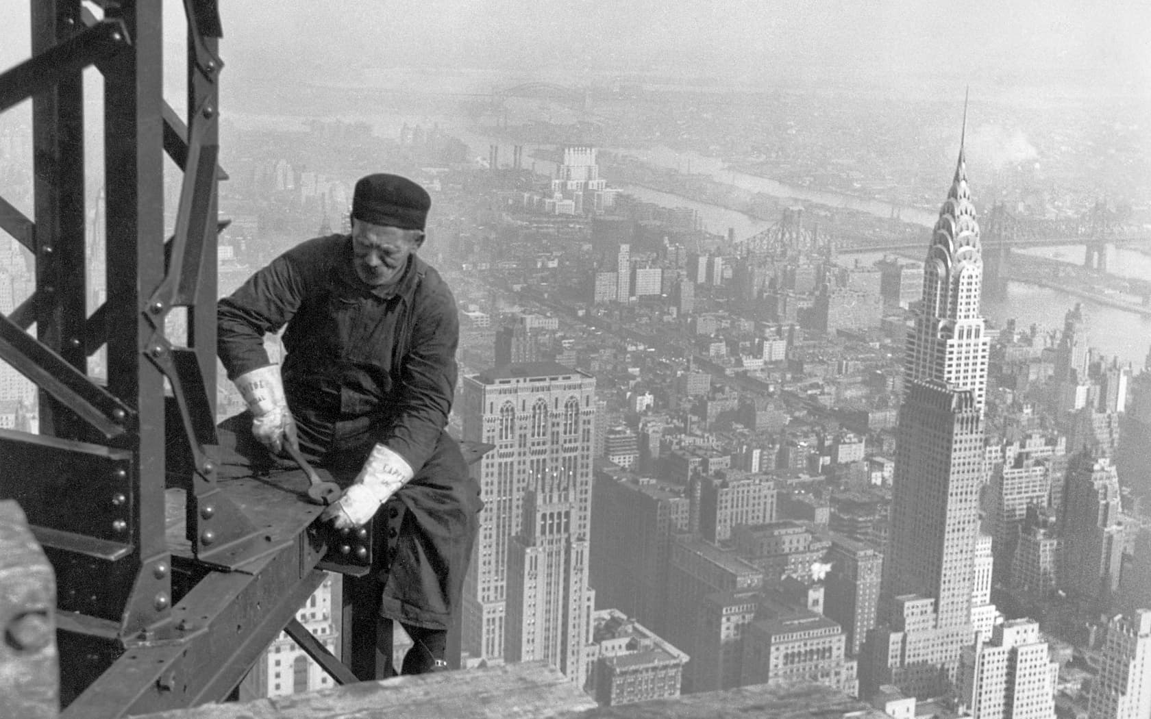 construction worker empire state building