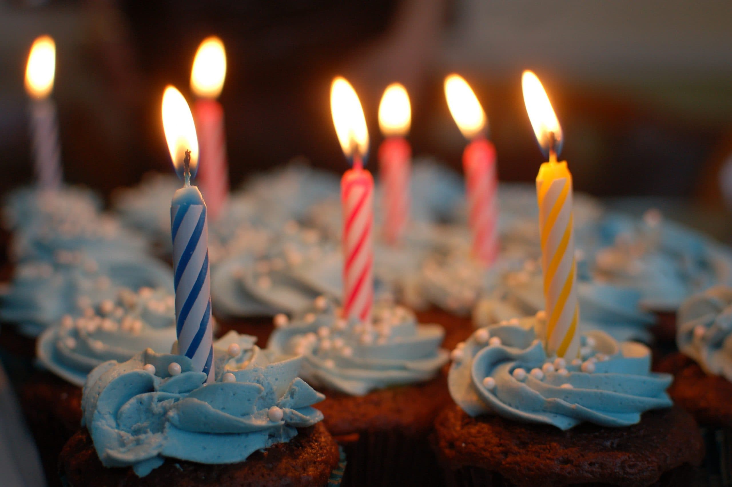 lighted-candles-on-cupcakes-40183