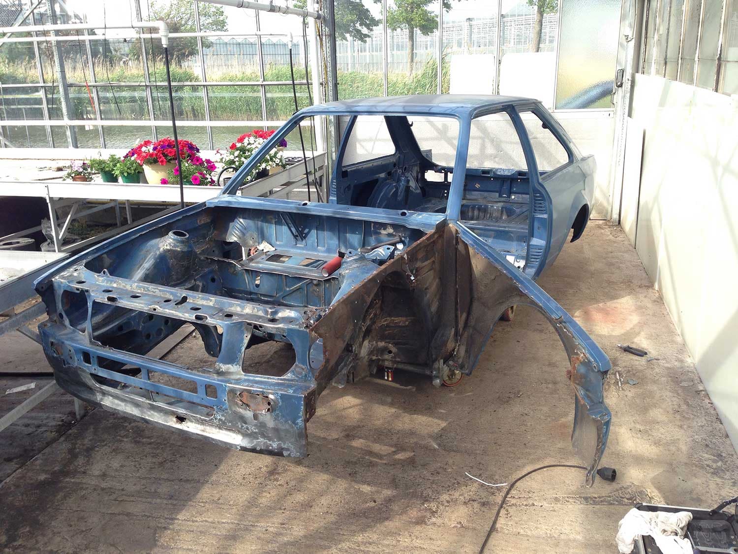 oud-ford-escort-wrak