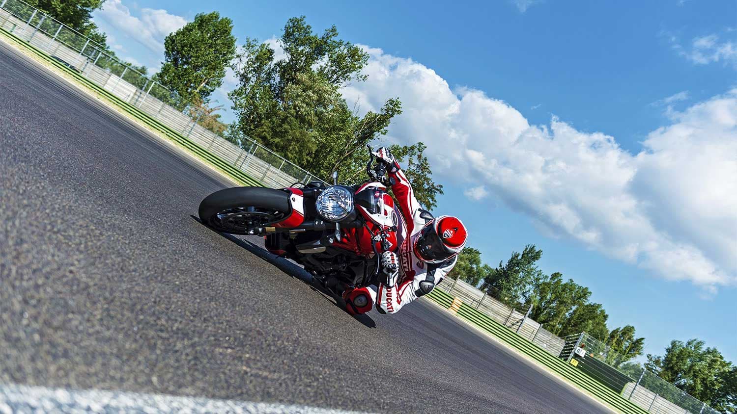 ducati-flagshipstore-zaltbommel-en-keytoe